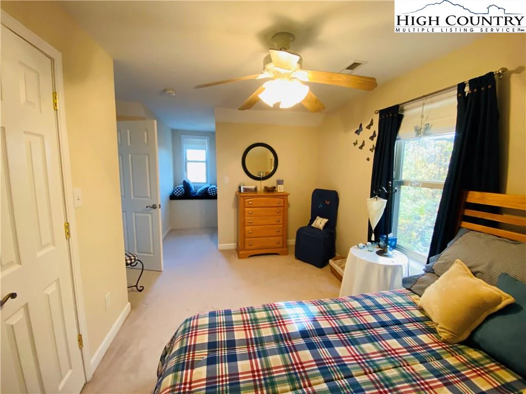 Image number 2 for the current listing