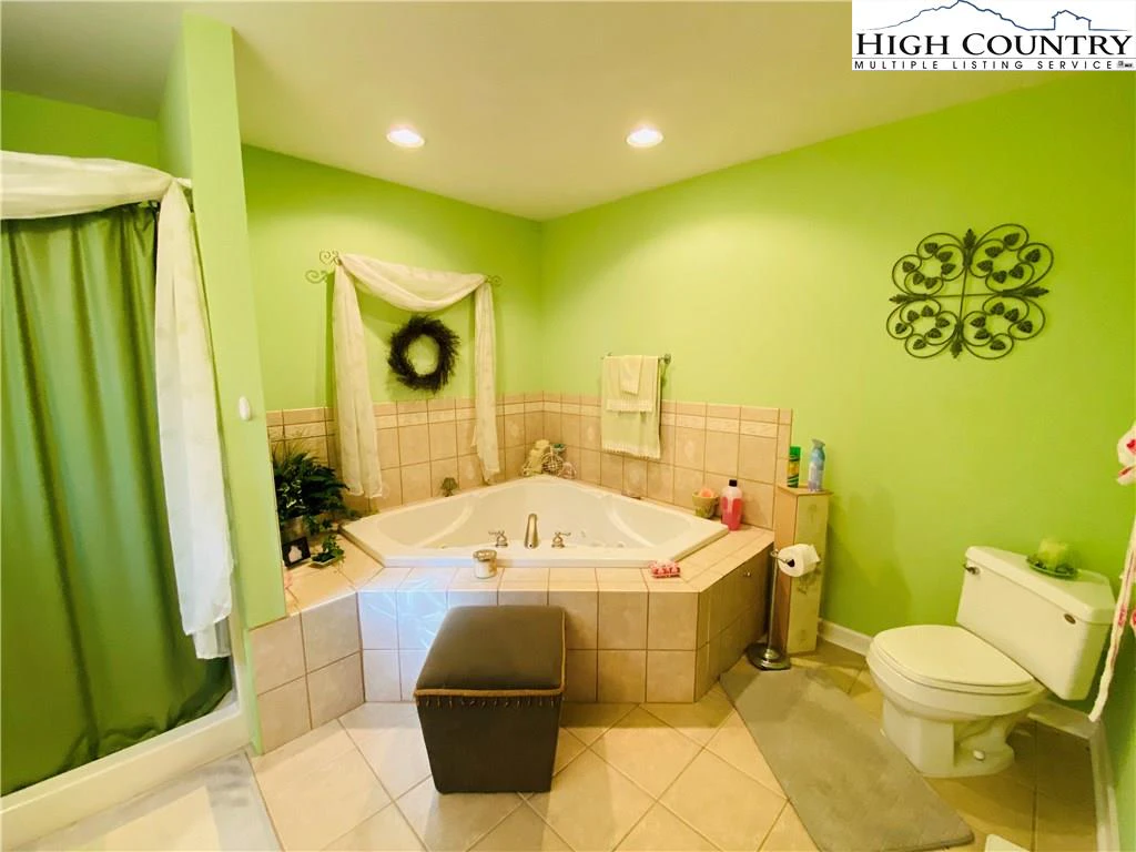 Image number 9 for the current listing