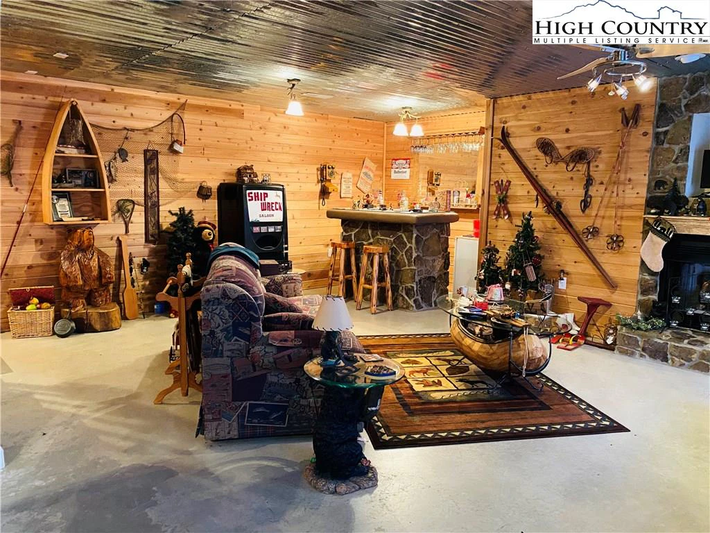 Image number 7 for the current listing