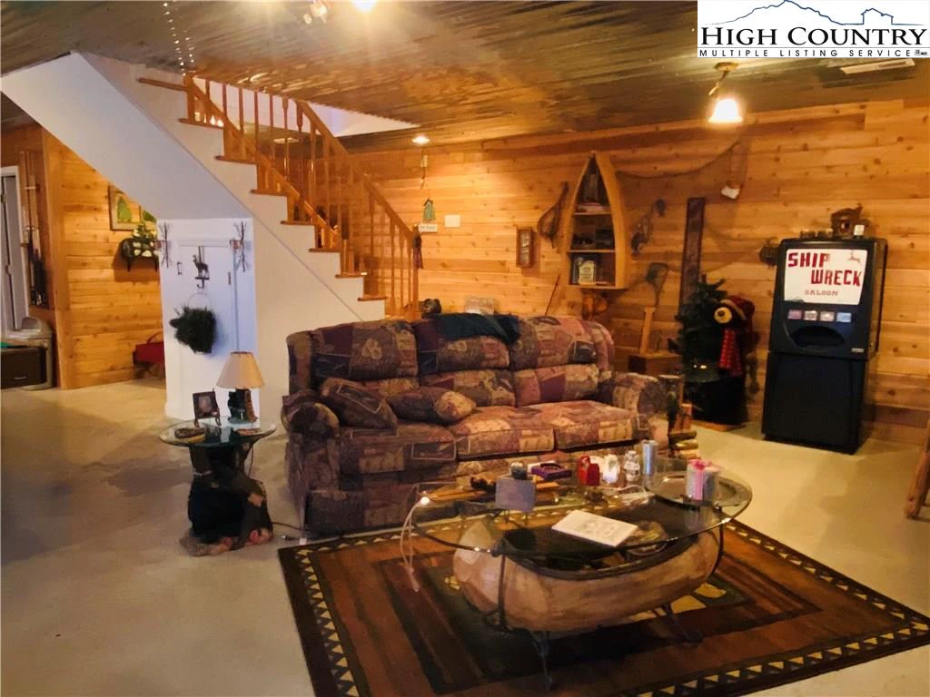Image number 3 for the current listing