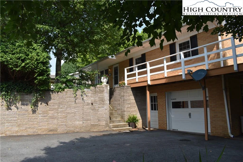 Image number 4 for the current listing