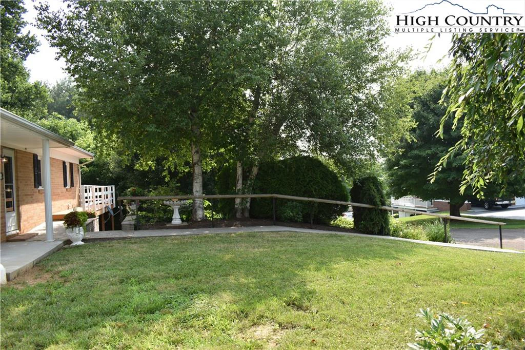 Image number 11 for the current listing