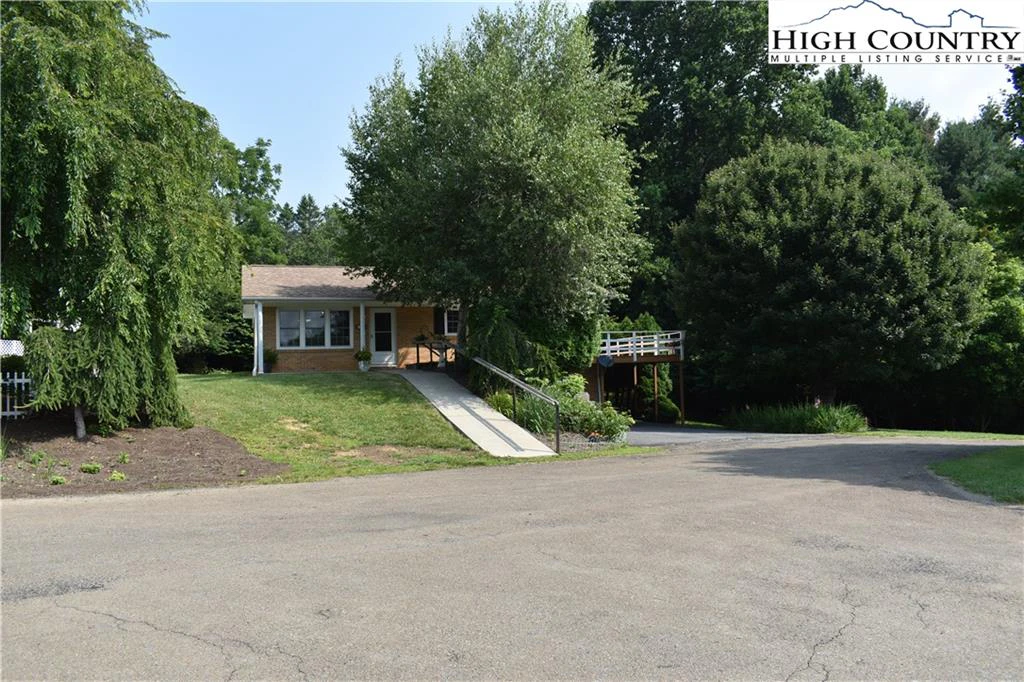 Image number 15 for the current listing