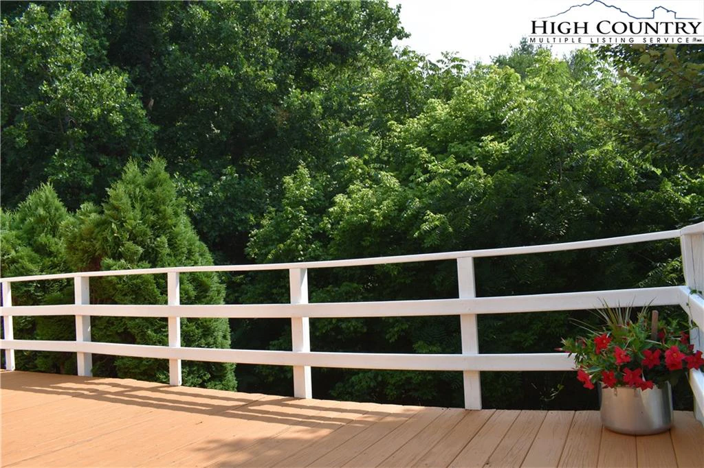 Image number 18 for the current listing