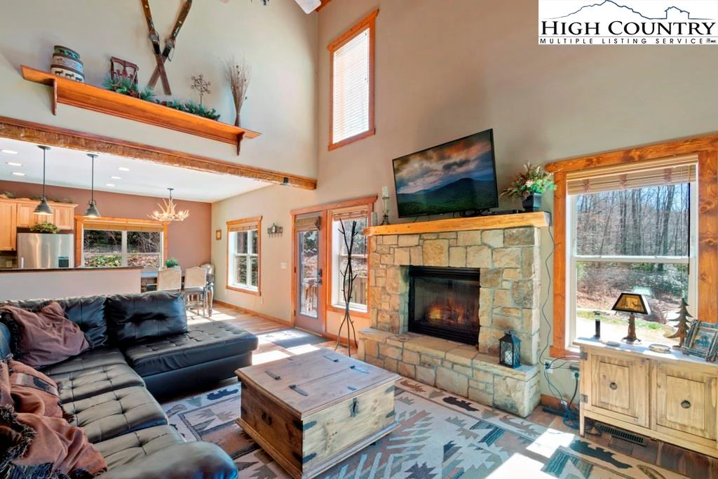 Image number 16 for the current listing