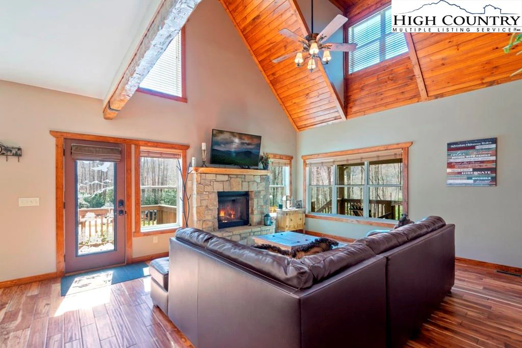 Image number 2 for the current listing