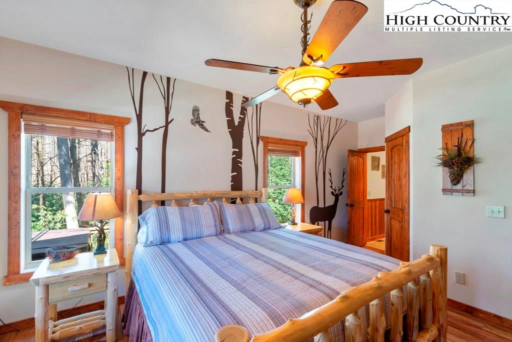 Image number 11 for the current listing