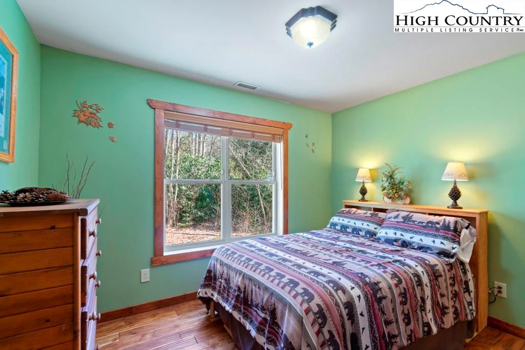 Image number 8 for the current listing