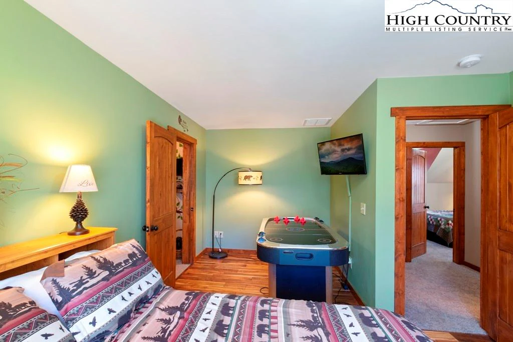Image number 7 for the current listing