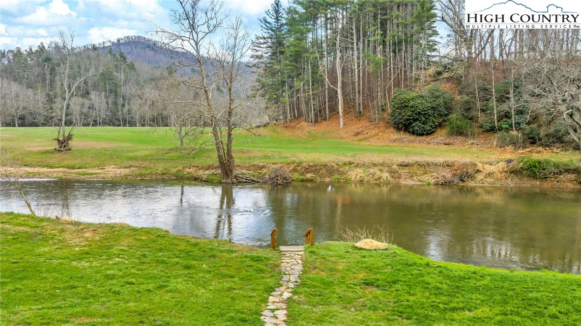 Image number 2 for the current listing