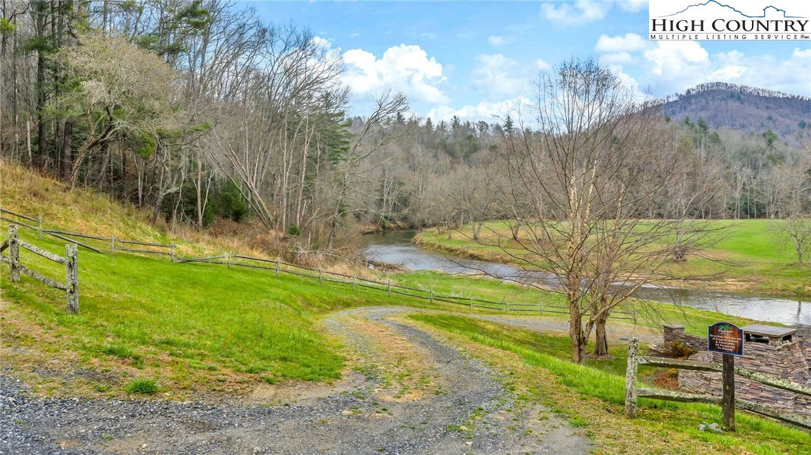 Image number 11 for the current listing