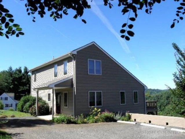 Image number 1 for the current listing