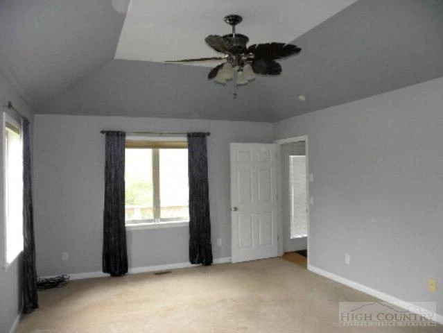 Image number 17 for the current listing