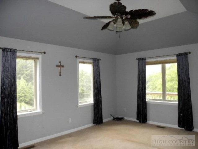 Image number 16 for the current listing
