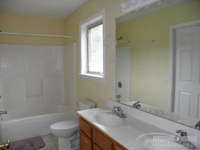 Image number 15 for the current listing