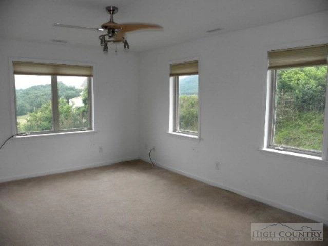 Image number 14 for the current listing