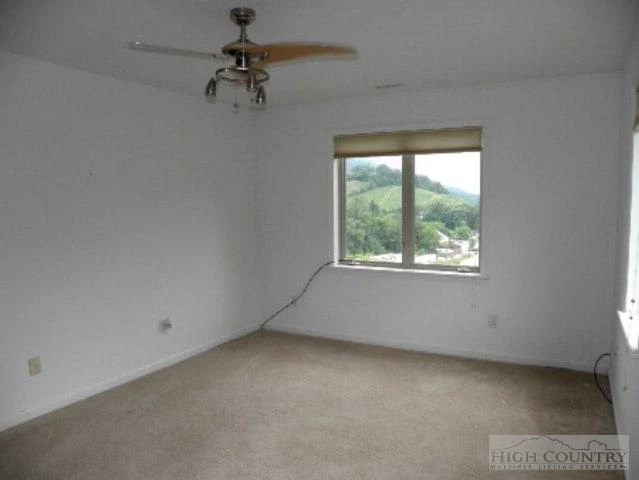 Image number 13 for the current listing