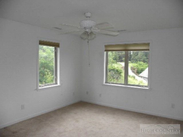 Image number 11 for the current listing