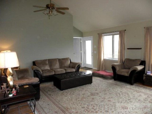 Image number 21 for the current listing