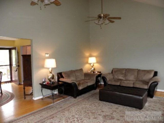 Image number 20 for the current listing