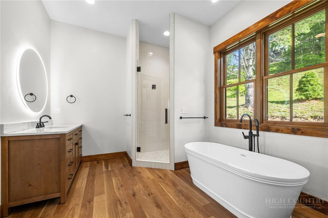 Image number 12 for the current listing