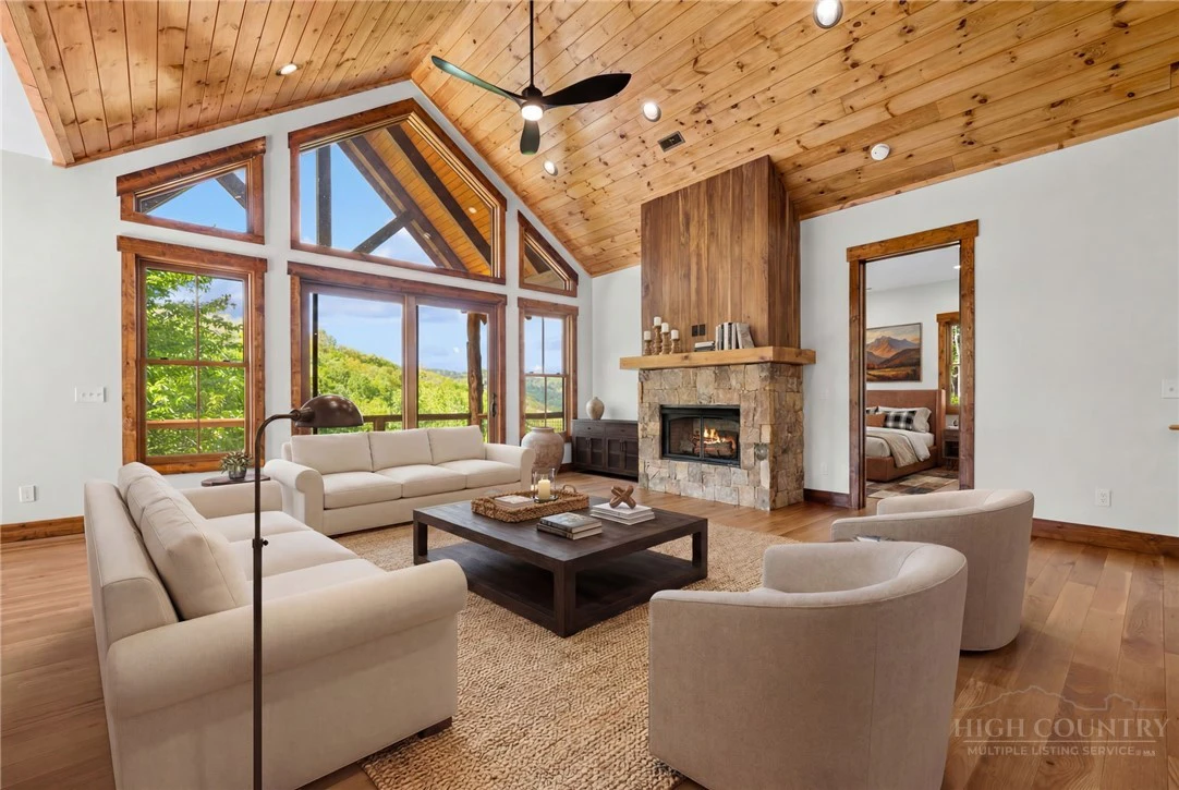 Image number 3 for the current listing