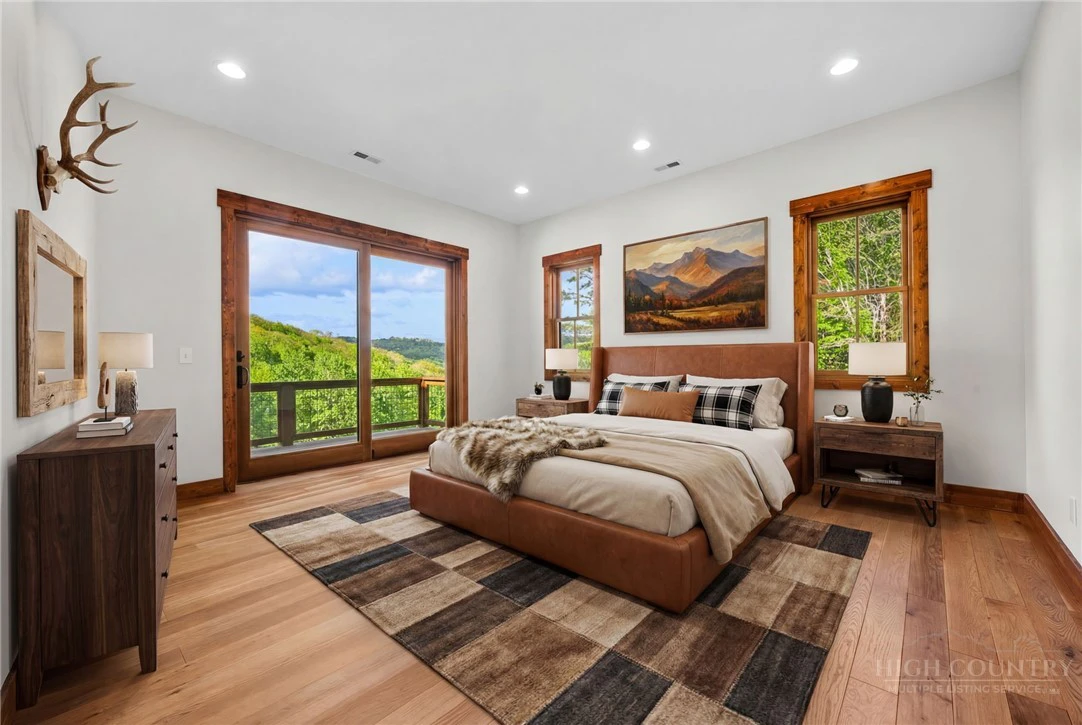 Image number 4 for the current listing