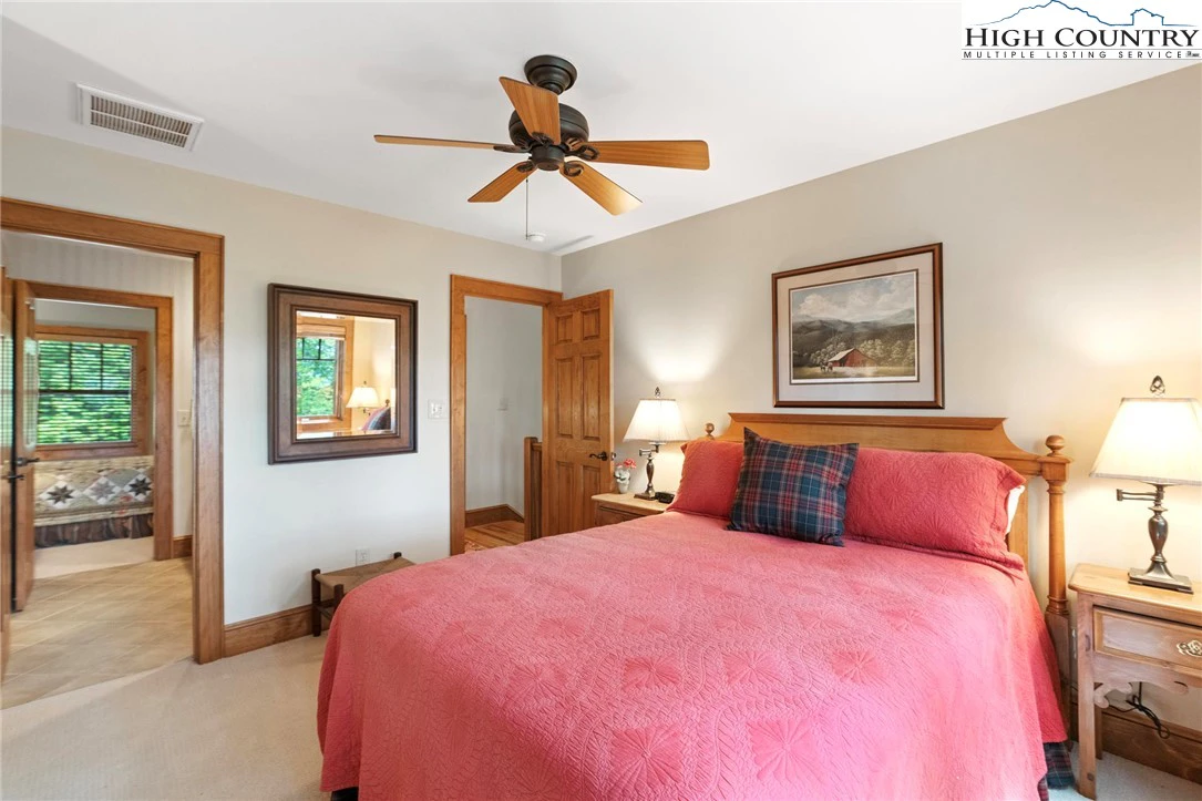 Image number 3 for the current listing