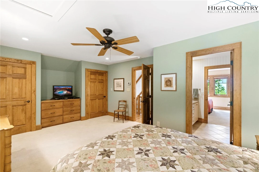 Image number 5 for the current listing