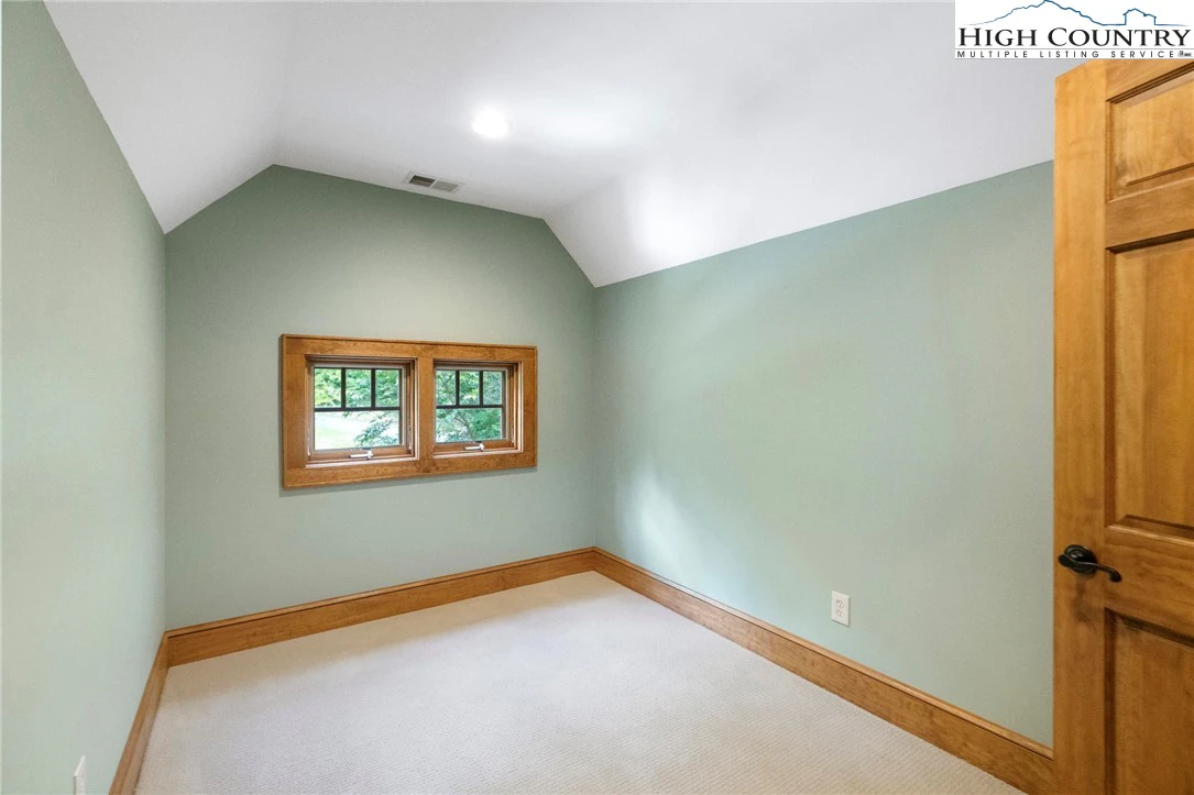 Image number 6 for the current listing