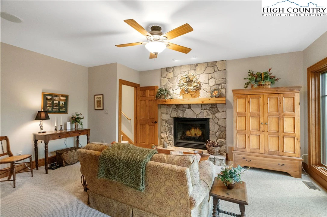 Image number 12 for the current listing