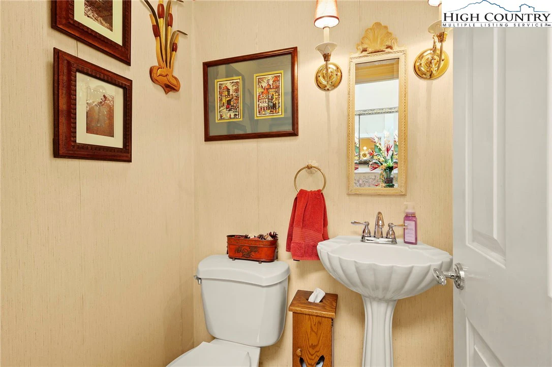 Image number 11 for the current listing