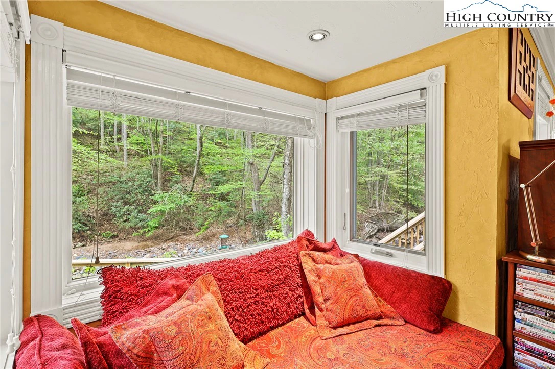 Image number 8 for the current listing