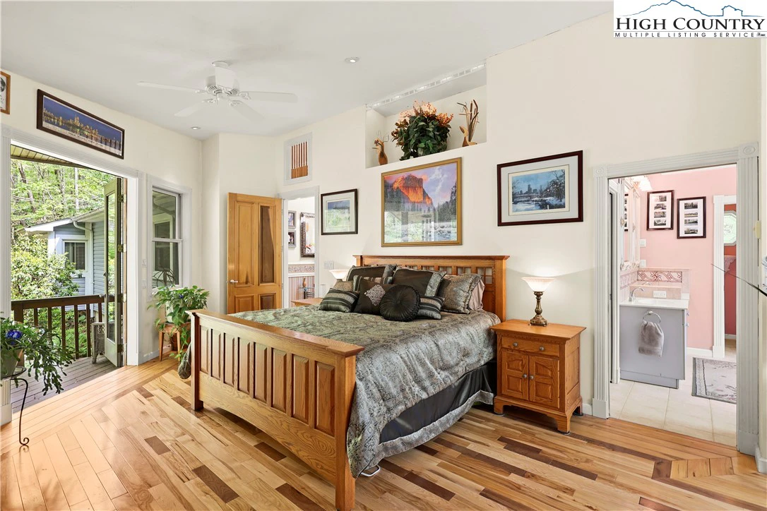 Image number 19 for the current listing