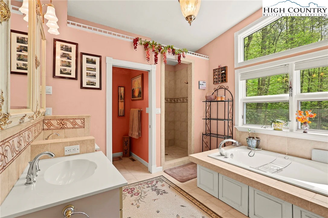 Image number 18 for the current listing