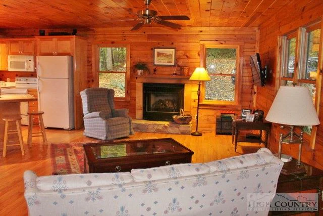 Image number 9 for the current listing