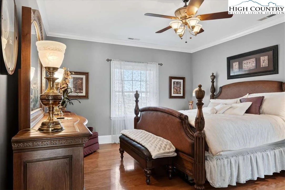 Image number 7 for the current listing