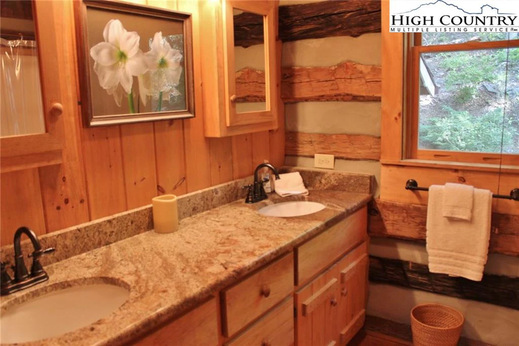 Image number 2 for the current listing