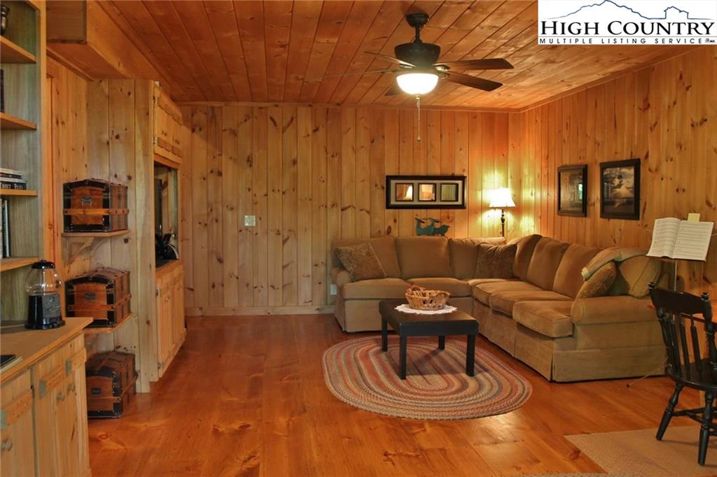 Image number 11 for the current listing