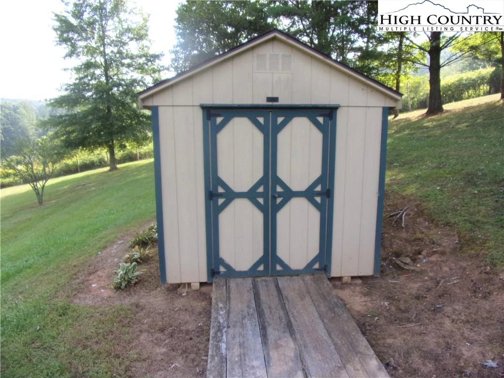 Image number 11 for the current listing