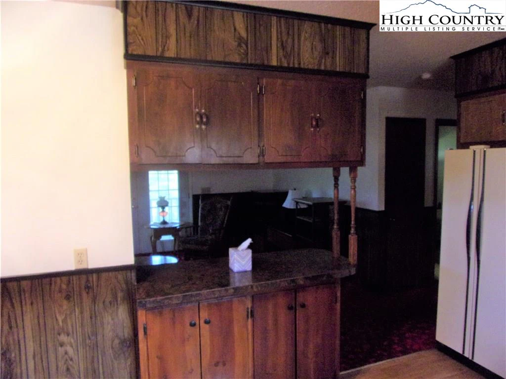 Image number 7 for the current listing