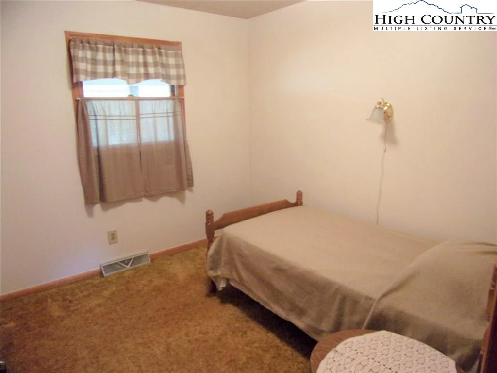Image number 5 for the current listing