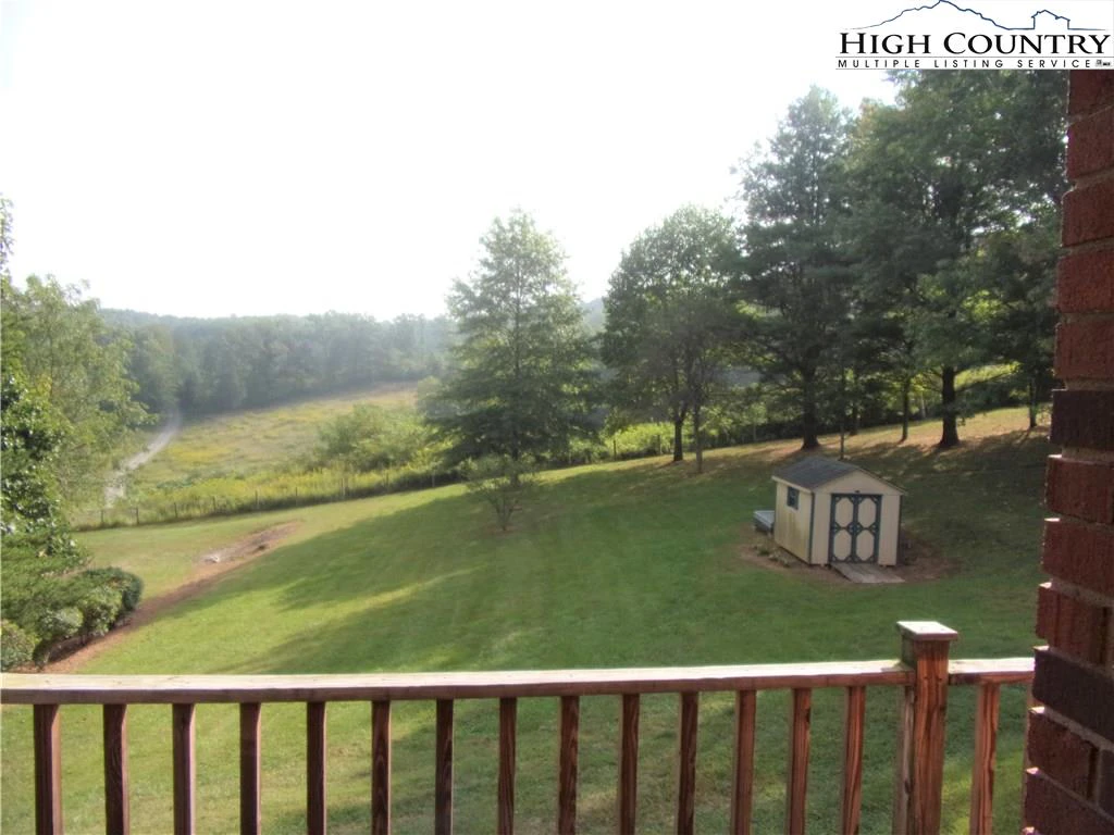 Image number 19 for the current listing