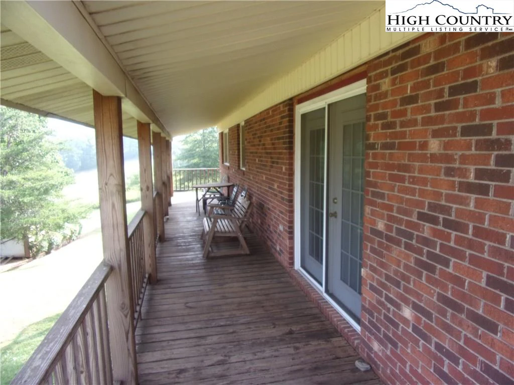 Image number 18 for the current listing