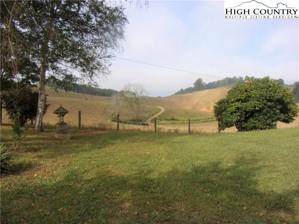 Image number 17 for the current listing
