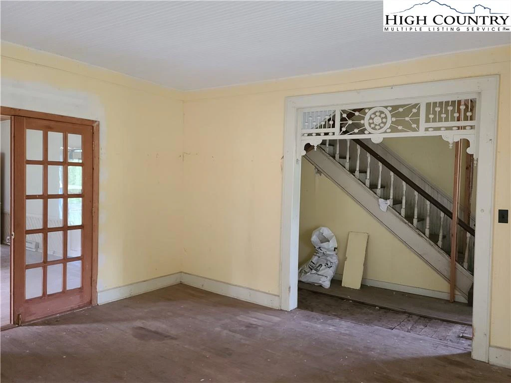 Image number 12 for the current listing