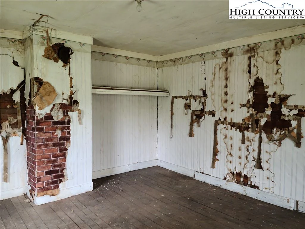 Image number 7 for the current listing