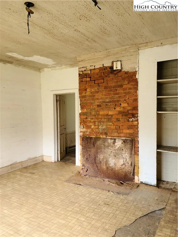 Image number 6 for the current listing