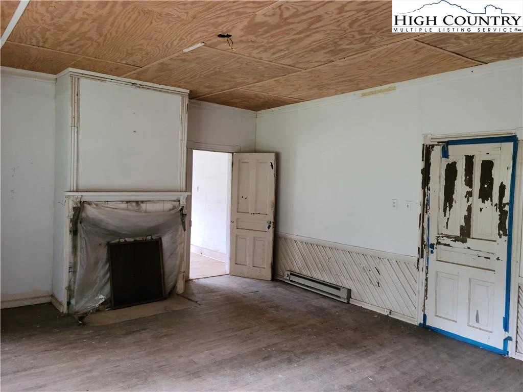 Image number 5 for the current listing