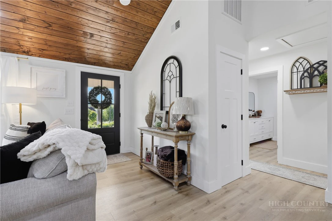 Image number 21 for the current listing